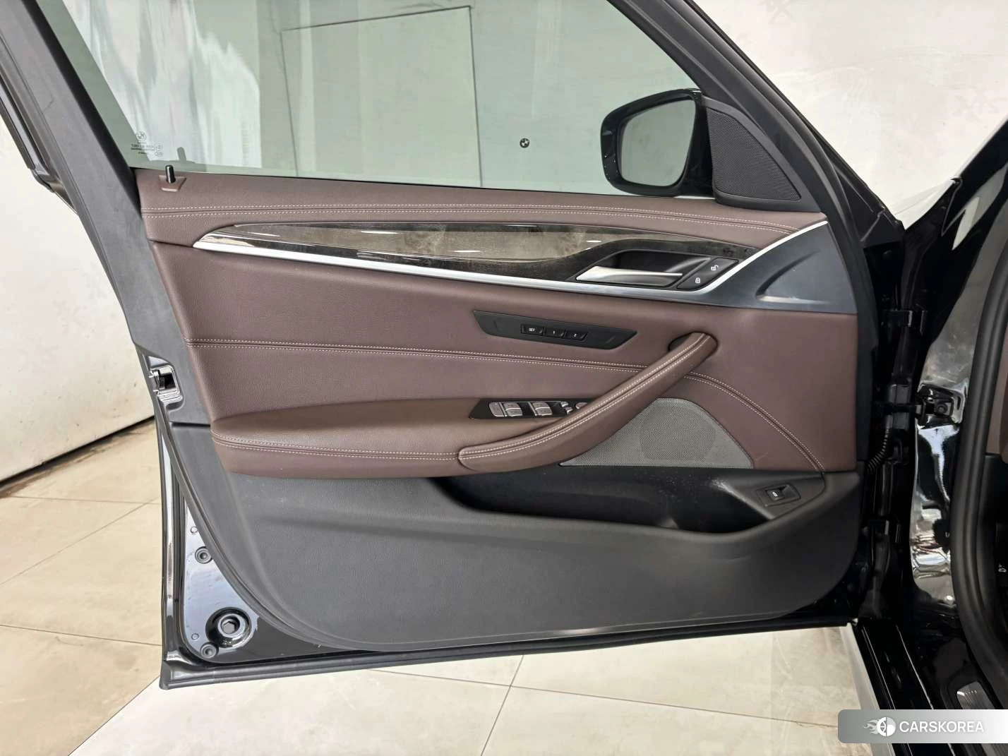 BMW 5 series 2021 Черный из Китая, фото 4