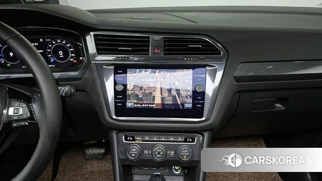 Volkswagen Tiguan Allspace 2020 Серебристо-серый из Кореи, фото 4