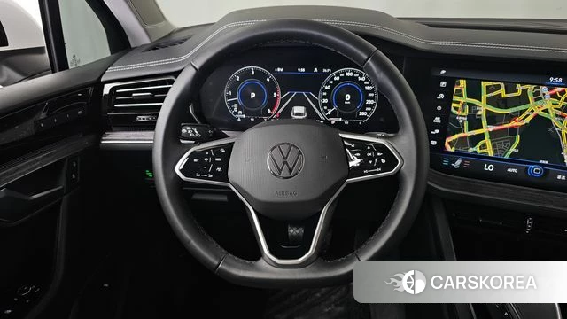 Volkswagen Touareg 3rd generation 2023 Белый из Кореи, фото 4