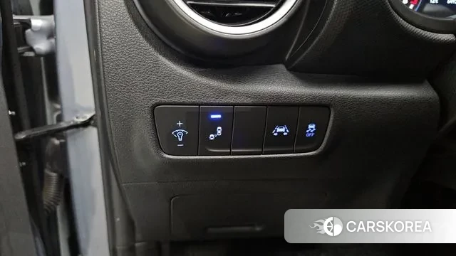 Hyundai Kona 2018 Светло-серебряный цвет из Кореи, фото 4