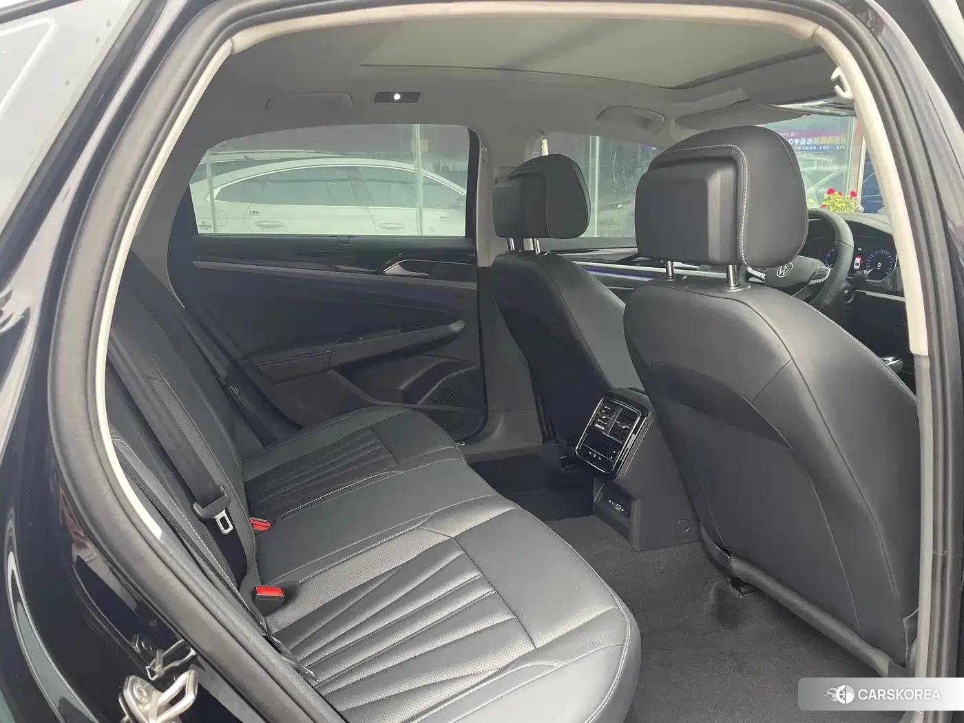 Volkswagen Passat 2026 Черный из Китая, фото 4
