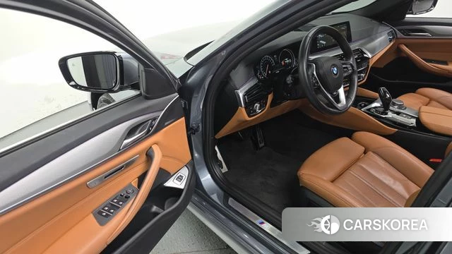 BMW 5 Series (G30) 2018 Светло-серебряный цвет из Кореи, фото 4