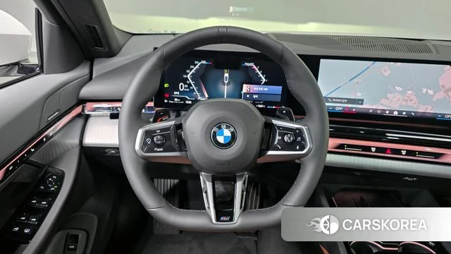 BMW 5 Series (G60) 2025 Белый из Кореи, фото 4