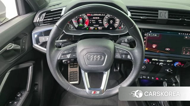 Audi Q3 (F3) 2022 Белый из Кореи, фото 4