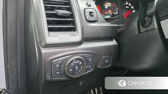 Ford Ranger 3rd Generation 2022 Серебристо-серый из Кореи, фото 4