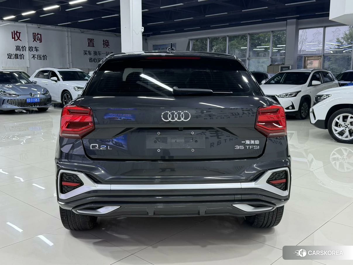 Audi Q2L 2021 Темно-серый из Китая, фото 4