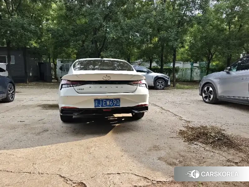 Hyundai Elantra 2023 Белый из Китая, фото 4