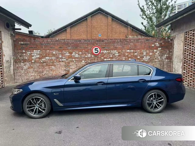 BMW 5 series PHEV 2022 Синий из Китая, фото 4