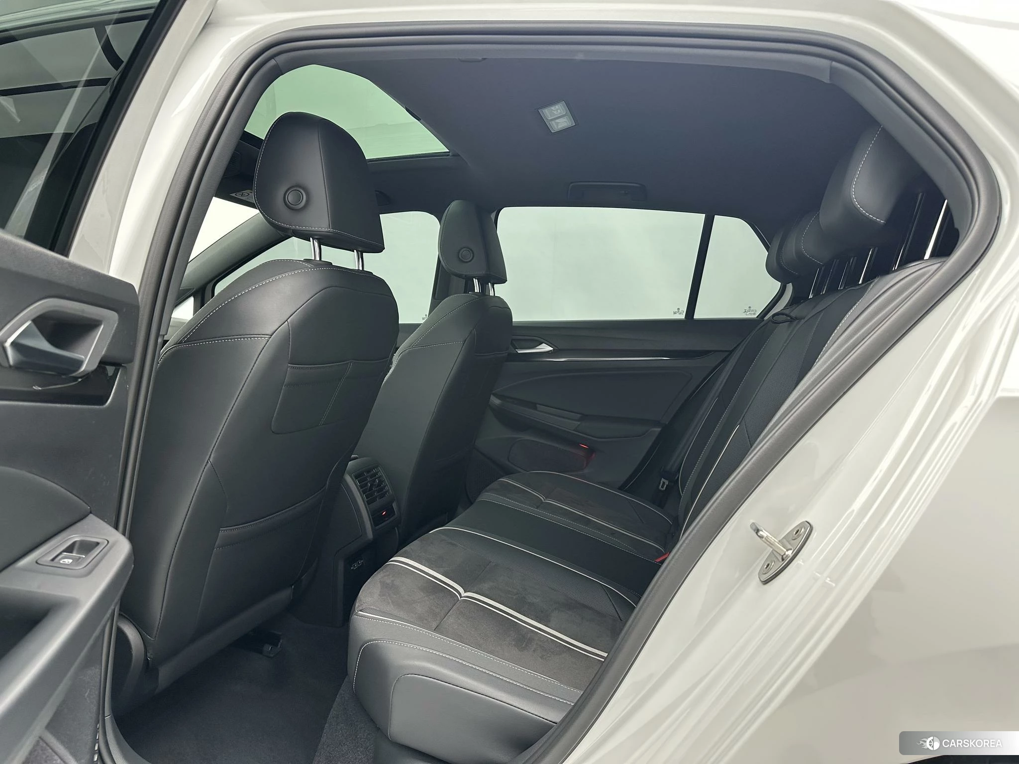 Volkswagen Golf 2022 Белый из Китая, фото 3