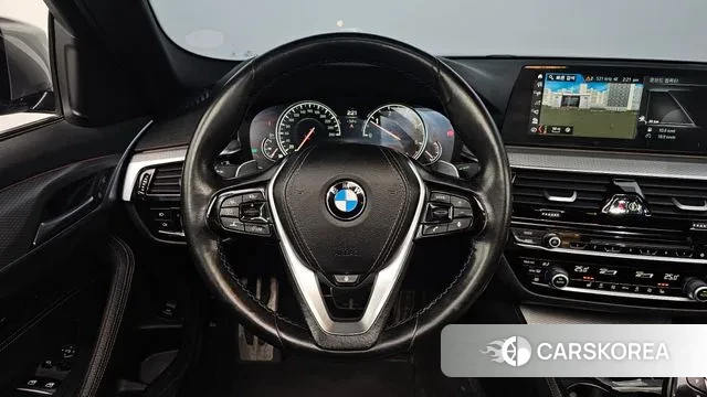 BMW 5 Series (G30) 2018 Серебристо-серый из Кореи, фото 4