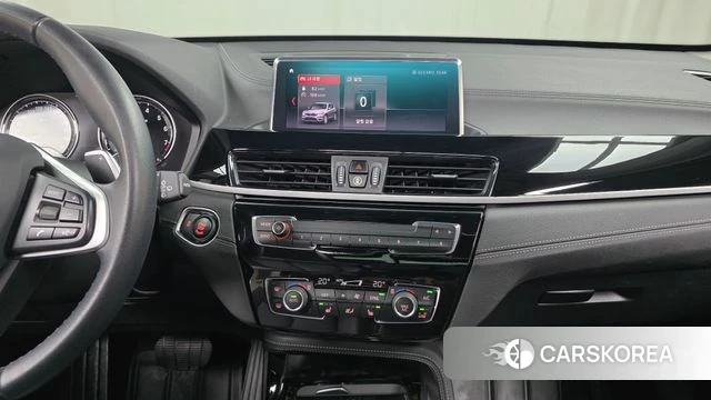 BMW X1 (F48) 2022 Черный из Кореи, фото 4