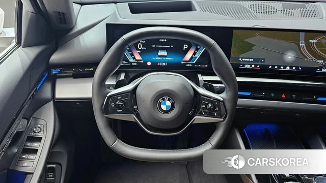 BMW 5 Series (G60) 2024 Белый из Кореи, фото 4