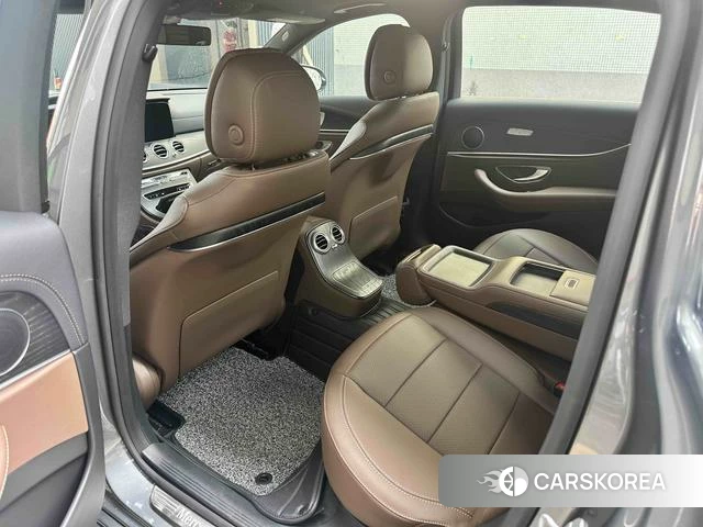 Mercedes-Benz E-class 2021 Темно-серый из Китая, фото 4
