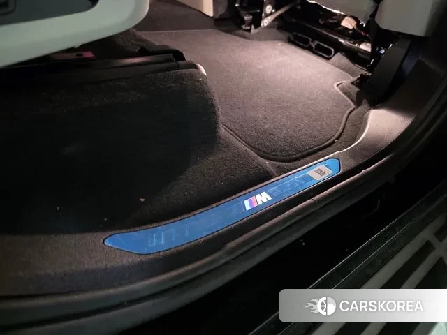 BMW X7 (G07) 2024 Черный из Кореи, фото 4