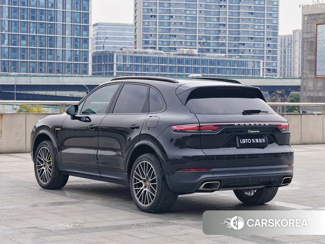 Porsche Cayenne E-Hybrid 2023 Черный из Китая, фото 4