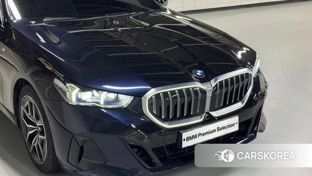 BMW 5 Series (G60) 2024 Черный из Кореи, фото 4