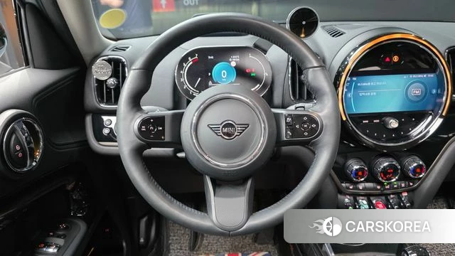 Mini Cooper Countryman 2024 Светло-серебряный цвет из Кореи, фото 4