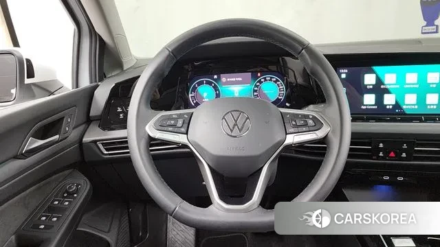 Volkswagen Golf 8th Generation 2024 Белый из Кореи, фото 4