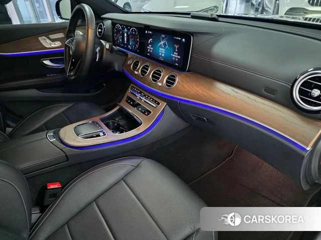 Mercedes-Benz E-Class W213 2022 Черный из Кореи, фото 4