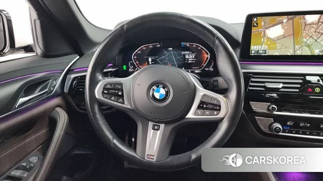 BMW 5 Series (G30) 2022 Белый из Кореи, фото 4