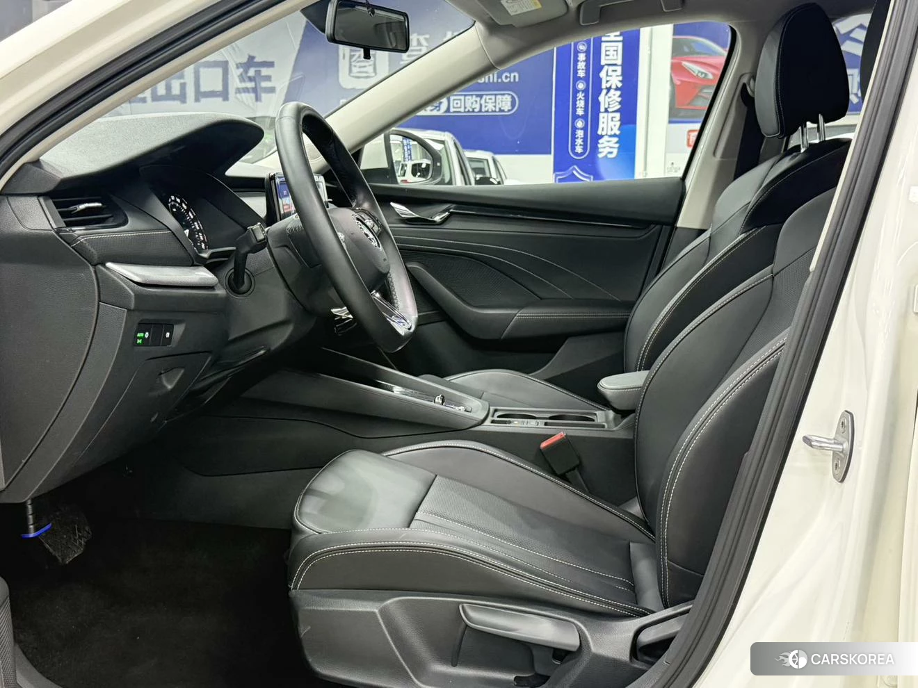 Skoda Octavia 2022 Белый из Китая, фото 4