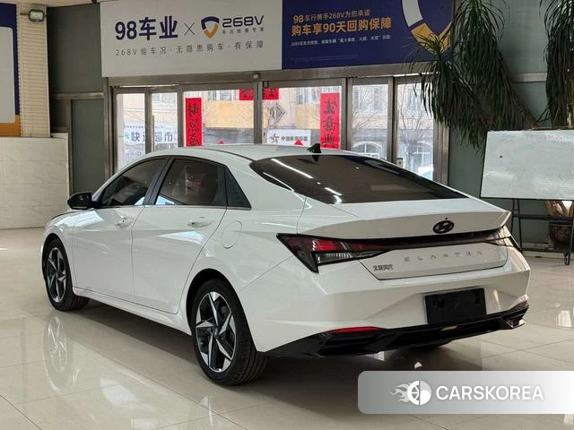 Hyundai Elantra 2023 Белый из Китая, фото 4