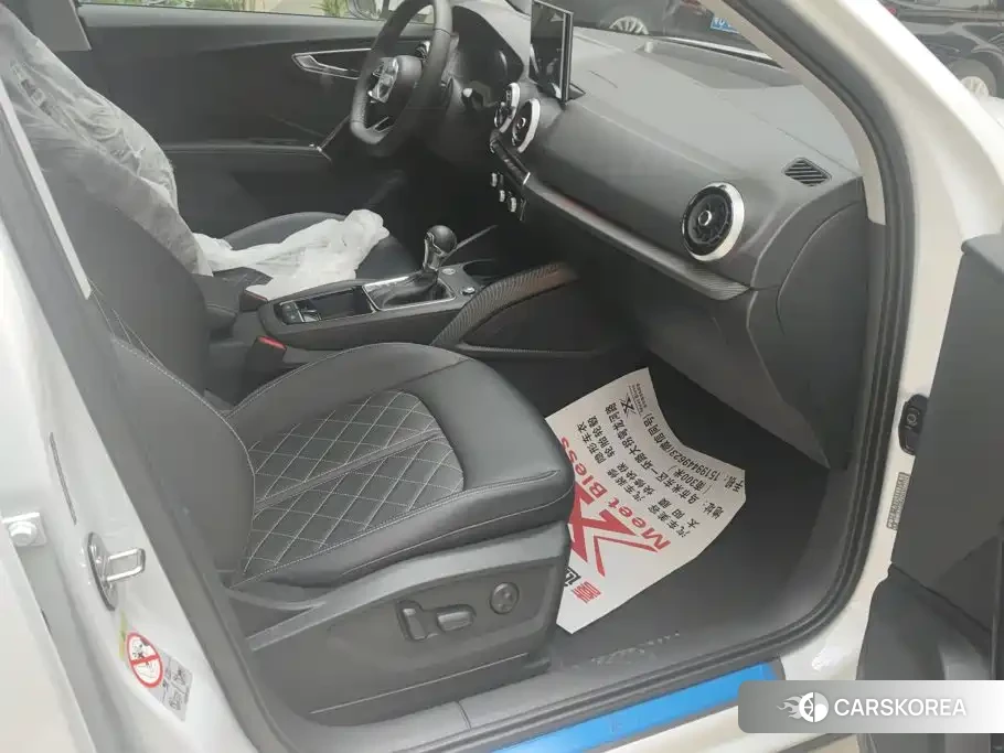 Audi Q2L 2026 Silver/gray из Китая, фото 4