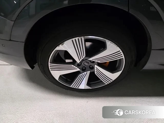 Audi e-Tron 2021 Серый из Кореи, фото 4