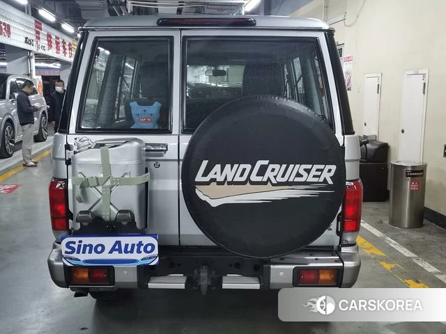 Toyota Land Cruiser 70 Series 2024 Серебристо-серый из Китая, фото 4