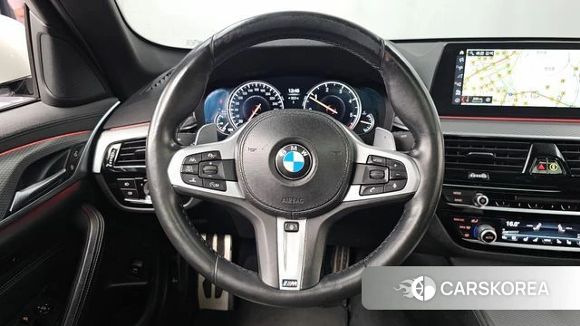 BMW 5 Series (G30) 2018 Белый из Кореи, фото 4