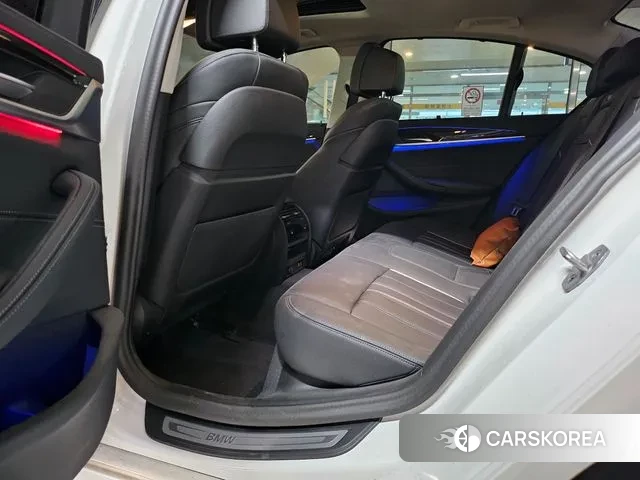 BMW 5 Series (G30) 2023 Белый из Кореи, фото 4