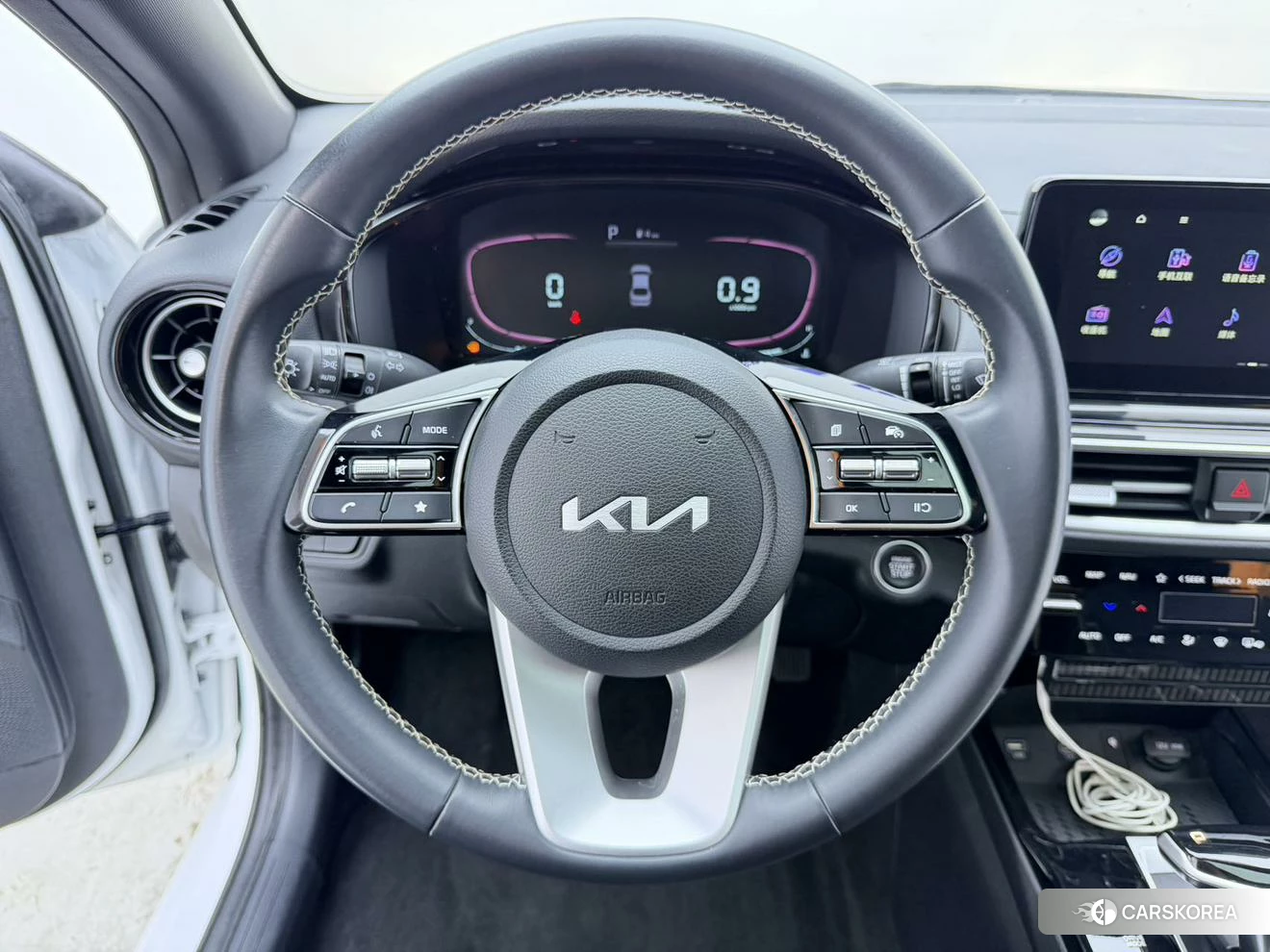 Kia K3 2023 Белый из Китая, фото 4