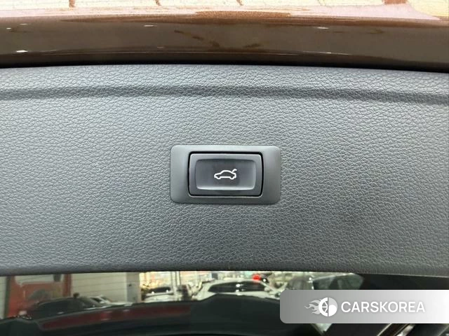 Audi Q5L 2019 Черный из Китая, фото 4