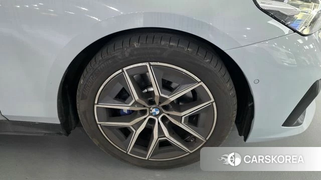 BMW 5 Series (G60) 2025 Серый из Кореи, фото 4