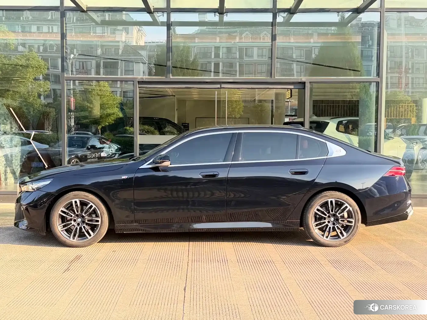 BMW 5 series 2025 Черный из Китая, фото 4