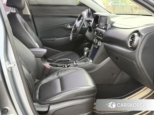 Hyundai Kona 2018 Светло-серебряный цвет из Кореи, фото 4