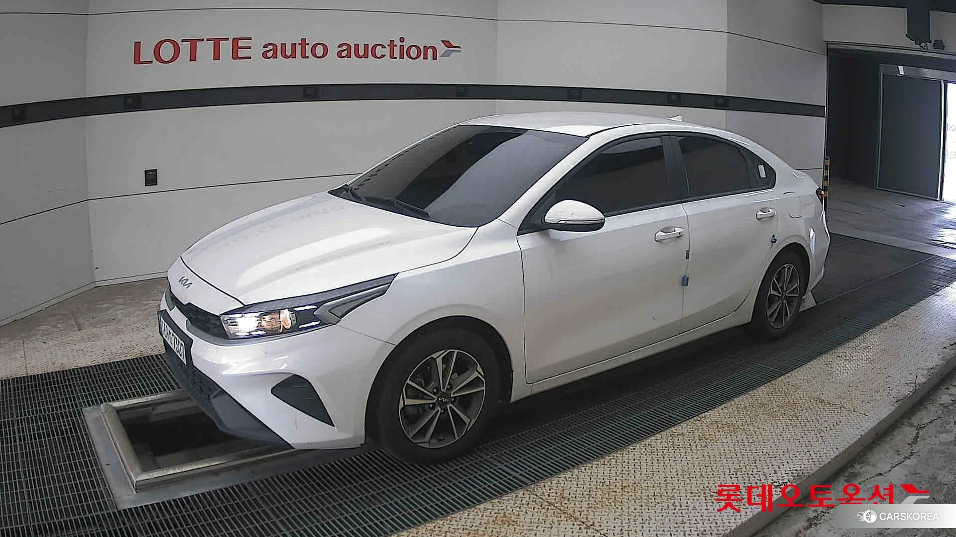 Kia K3 2022 Snow White Pearl из Кореи, фото 4