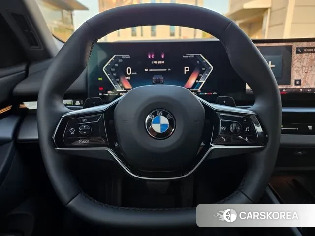 BMW 5 Series (G60) 2024 Черный из Кореи, фото 4