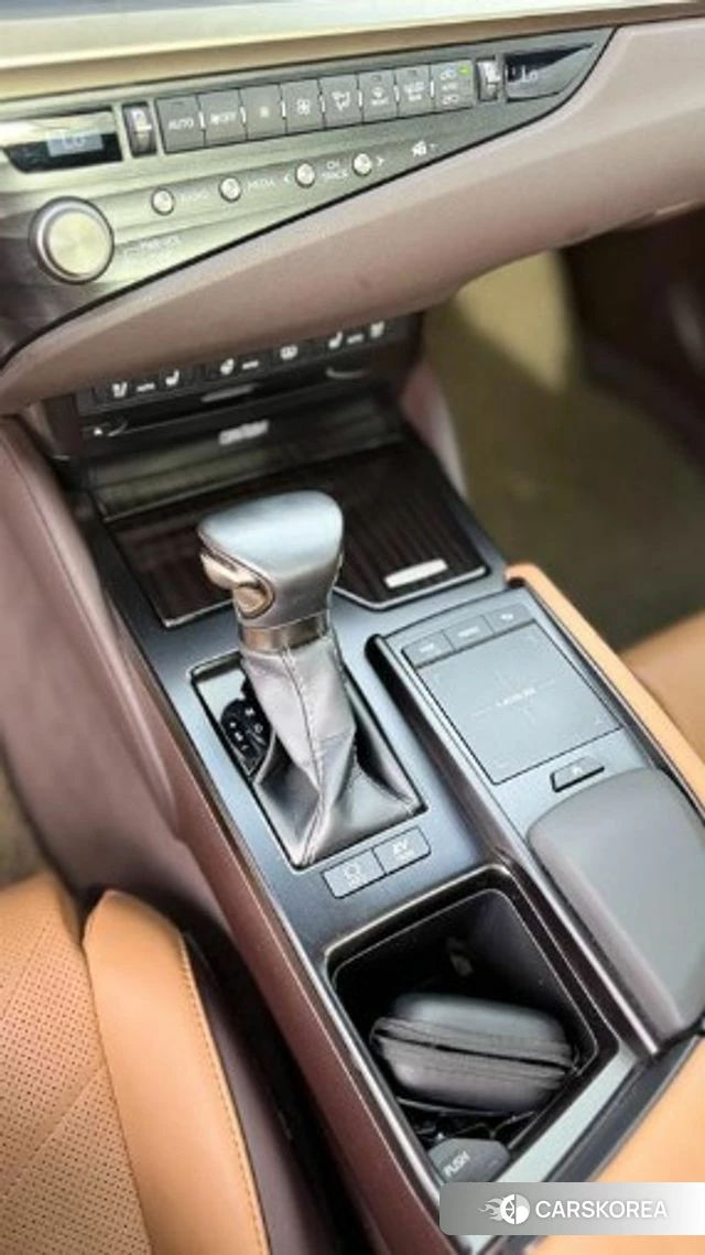Lexus ES300h 7th generation 2021 Белый из Кореи, фото 4