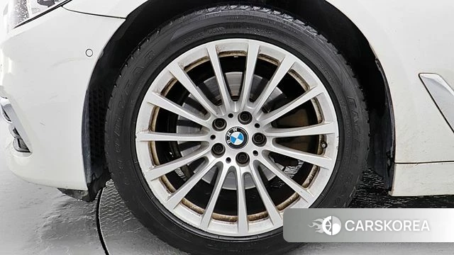 BMW 5 Series (G30) 2019 Белый из Кореи, фото 4