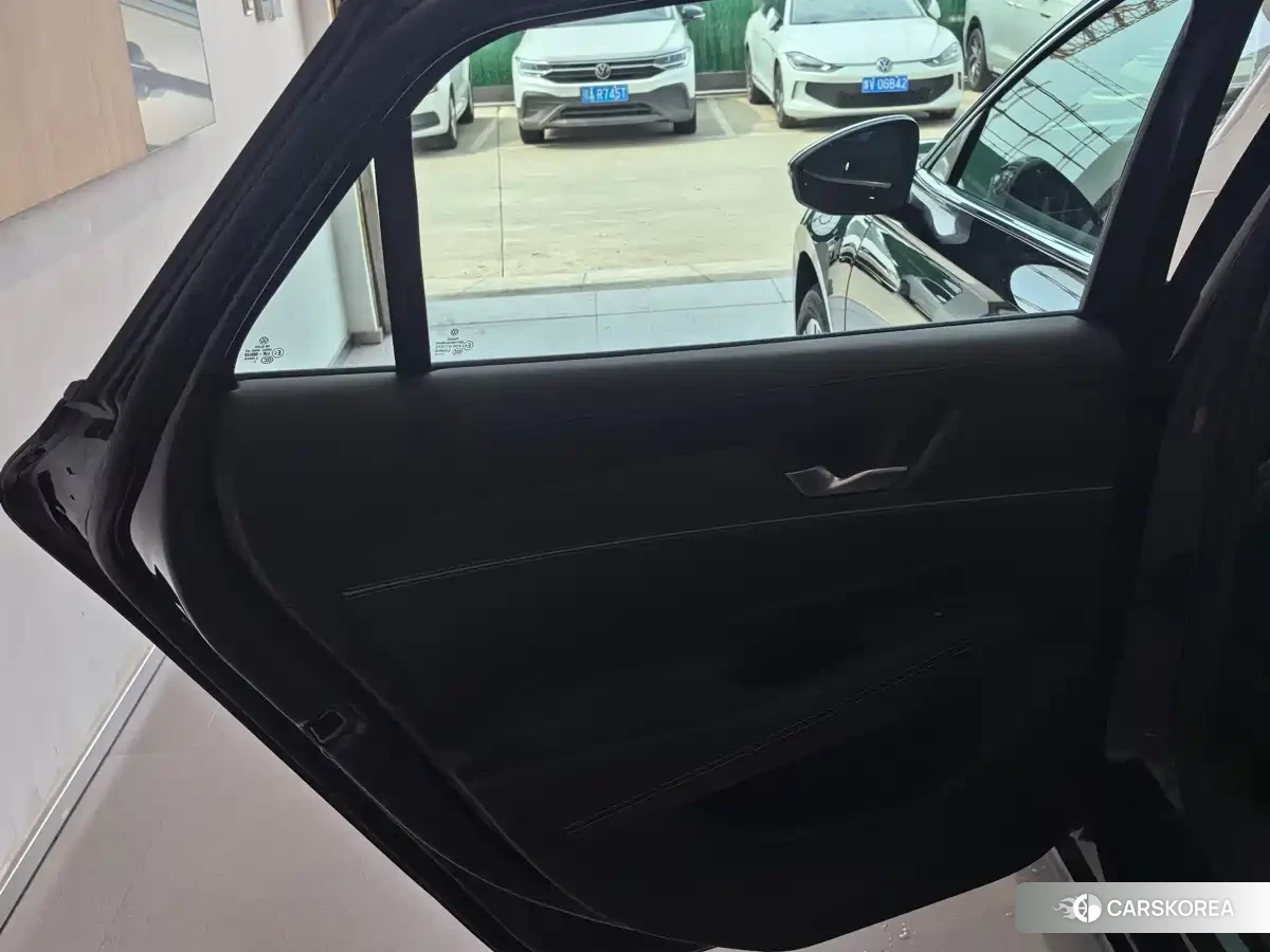 Volkswagen Passat 2026 Черный из Китая, фото 4