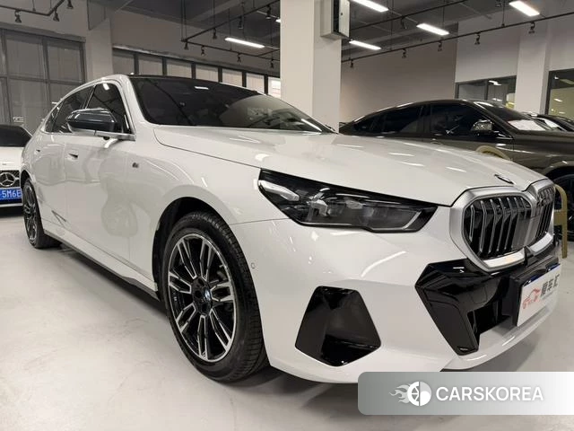 BMW 5 series 2025 Белый из Китая, фото 4
