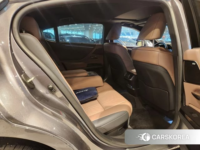 Lexus ES300h 7th generation 2023 Серый из Кореи, фото 4