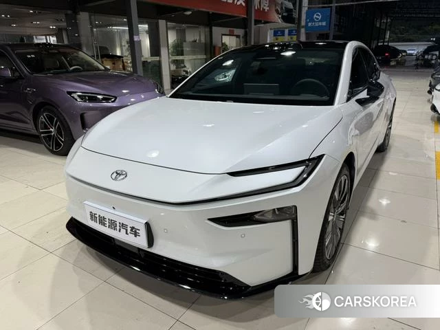 Toyota Platinum Wisdom 7 2026 Белый из Китая, фото 4