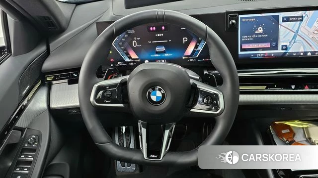 BMW 5 Series (G60) 2024 Светло-серебряный цвет из Кореи, фото 4