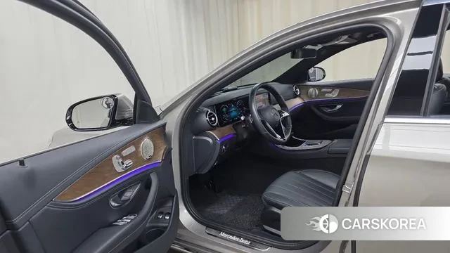 Mercedes-Benz E-Class W213 2022 Песочный из Кореи, фото 4