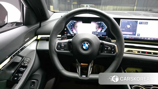 BMW 5 Series (G60) 2025 Белый из Кореи, фото 4