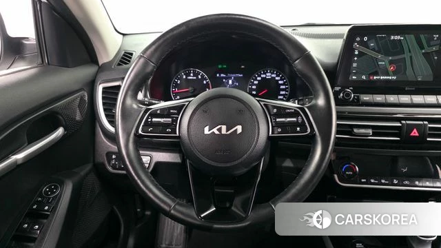 Kia Seltos 2022 Белый из Кореи, фото 4