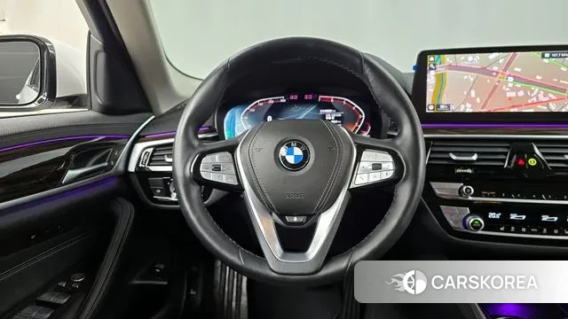 BMW 5 Series (G30) 2023 Белый из Кореи, фото 4