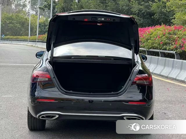 Mercedes-Benz E-class 2023 Черный из Китая, фото 4